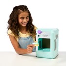 Foto van speelgoed 06_Cookeez Makery Koelkast_2_23511_COOKEEZMAKERY_FREEZYCAKEZ_LIFESTYLE_1X1_NOBG_09.jpg